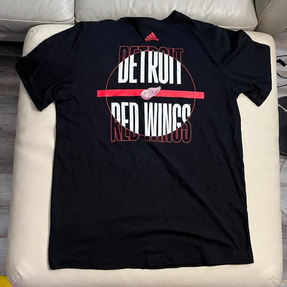 NWT - Adidas NHL Detroit Red Wings Fans’ T Shirt - Men M/ Women L - Picture 4 of 8